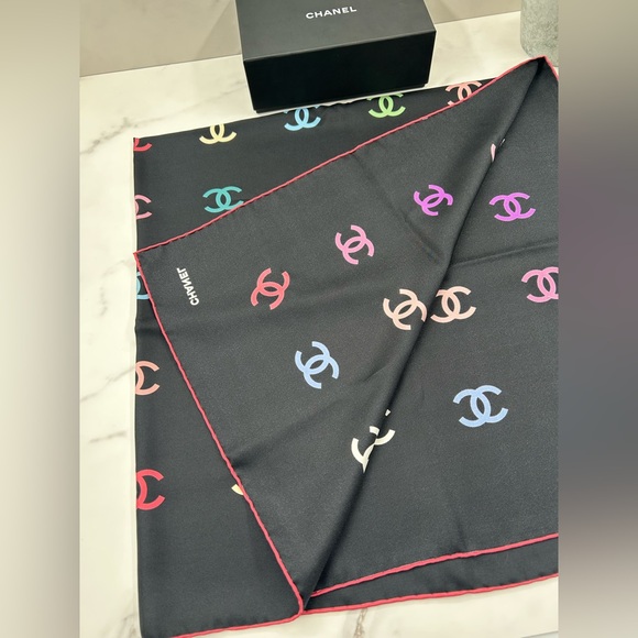 ❌SOLD❌🔥NEW! CHANEL•21C Multicolor Silk Scarf - Picture 3 of 6
